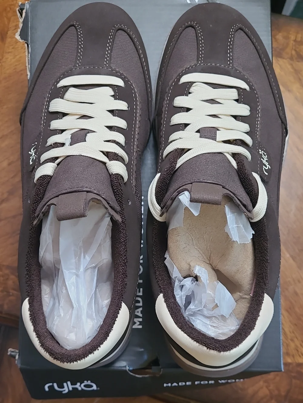 New in box! Ryka Effortless Womens 9 chic brown athletic low top lace up sneaker